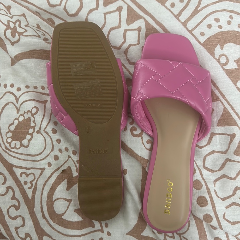 Flat sandals